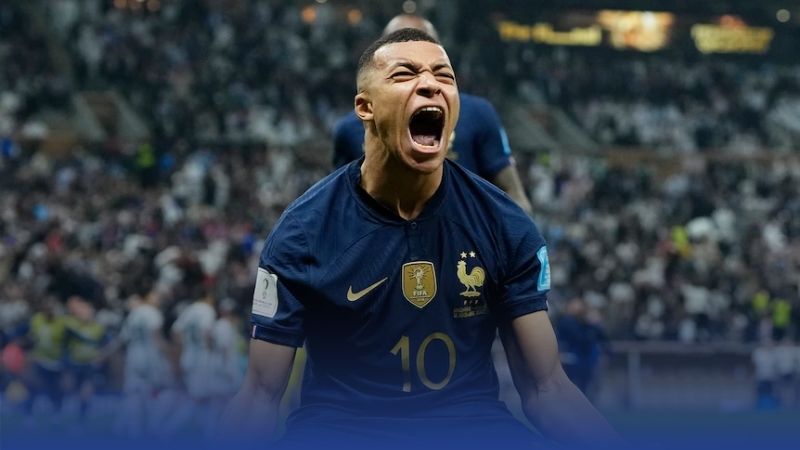 Mbappé rực sáng với hat-trick trong trận chung kết, khẳng định vị thế huyền thoại trẻ.