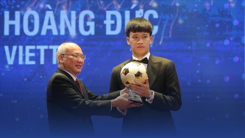 Nguyễn Hoàng Đức là tiền vệ tài hoa, đóng vai trò hạt nhân trong lối chơi của tuyển Việt Nam.