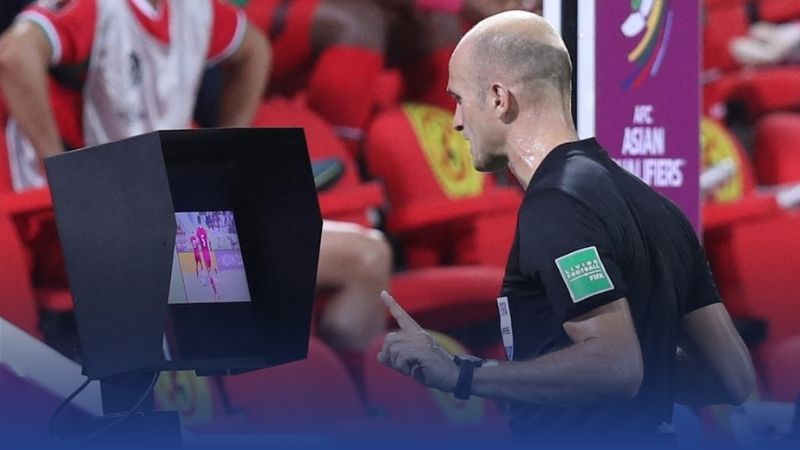 VAR hỗ trợ sửa sai lỗi rõ ràng ở nhiều tình huống
