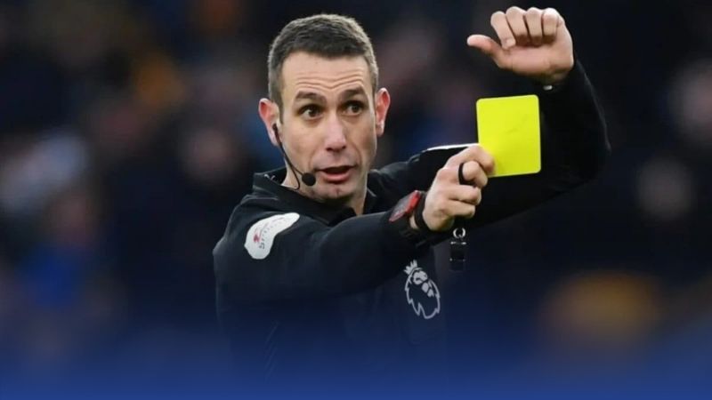 Trọng tài có quyền rút thẻ kỷ luật