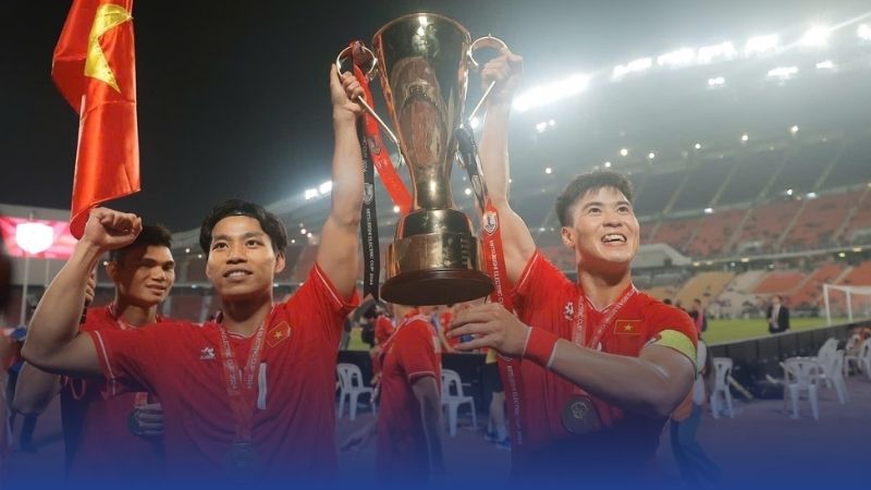 ASEAN Cup 2024 lập kỷ lục truyền thông và ghi dấu ấn với VAR cùng cơn mưa bàn thắng.