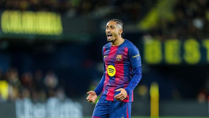 Raphinha là "nhạc trưởng" toàn năng, xứng đáng với danh hiệu Cầu thủ xuất sắc nhất La Liga.